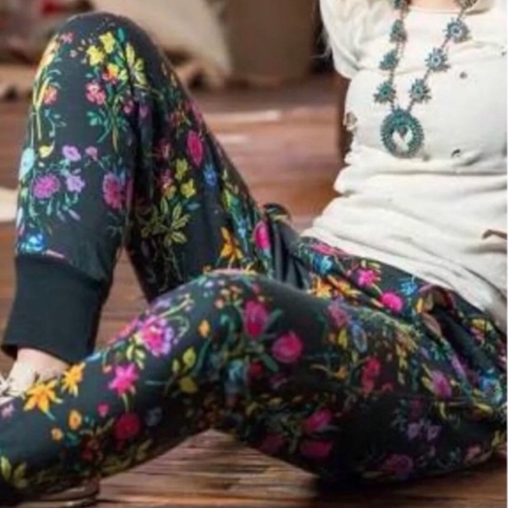 ✨Vintage✨ Spell Gypsy Queen black floral Slouchies